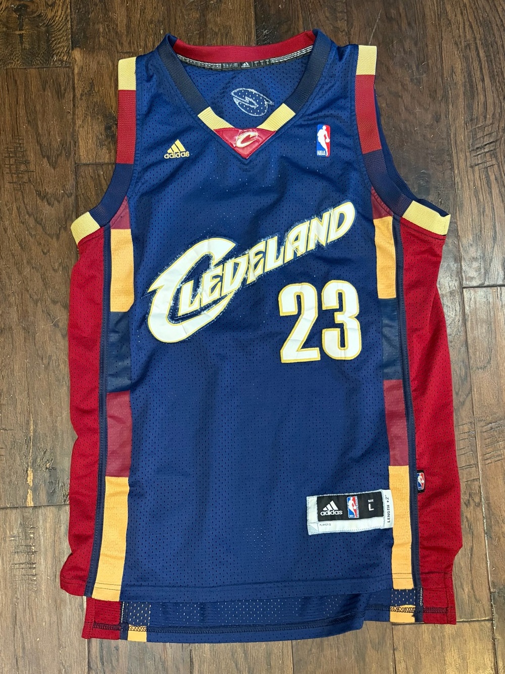 Adidas Vintage Lebron James Cleveland Cavaliers Youth Size large NBA Jersey Navy